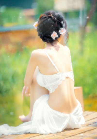 压在窗户上c给别人看窗前视频